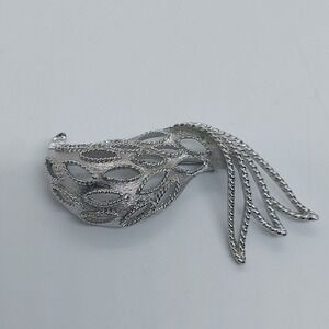 Vintage Monet Modernest Silvertone Brooch‎